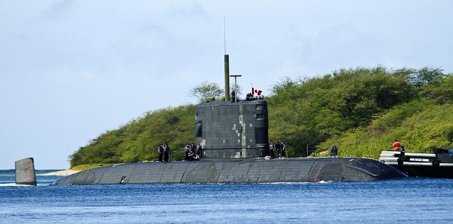 Tàu ngầm đánh chặn tầm xa HMCS Victoria (SSK 876) của Canada